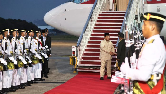 Disambut Jajar Kehormatan, Presiden Prabowo Tiba di Malaysia untuk KTT ASEAN