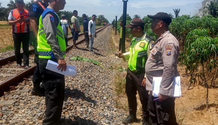 Ditabrak Kereta Api Saat Cari Rumput, Pengendara Sepeda Motor Vario Ditemukan Tak Bernyawa di Rel