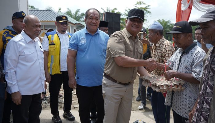 Bupati Dan Wakil Bupati Asahan Bantu Korban Banjir Desa Sei Dua Hulu