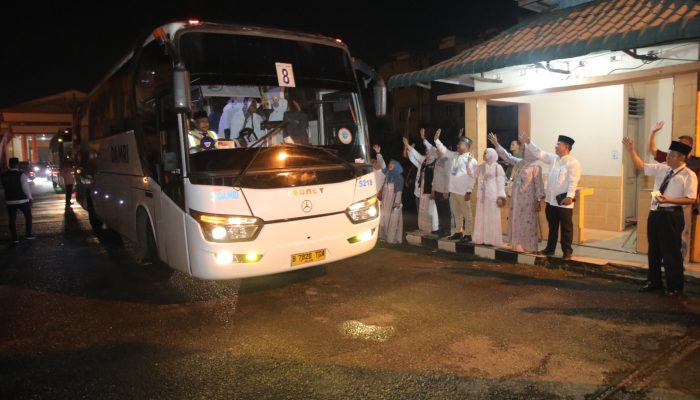 328 Jama’ah Calon Haji Dilepas Dari Asrama Haji Medan