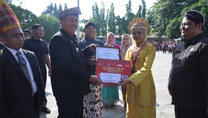 Pakaian Adat Meriahkan Peringatan Hardiknas Di Asahan