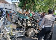 Innova Tabrak Truk di Kalibrantas, Kerugian Rp15 Juta