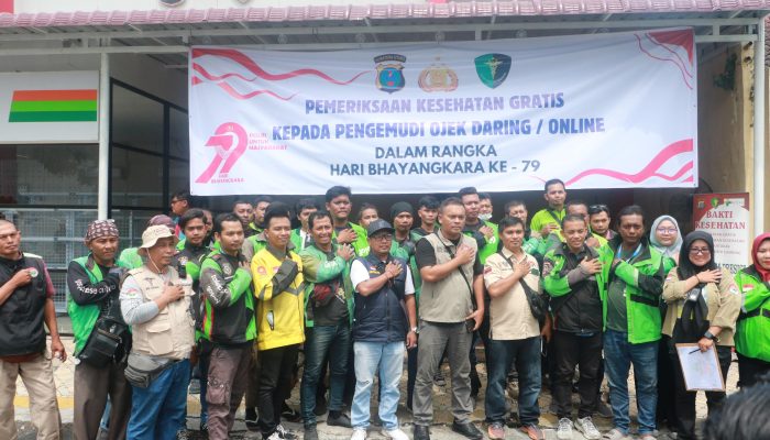 Ratusan Pengemudi Ojol Ikuti Pemeriksaan Kesehatan Gratis di RS Bhayangkara Medan
