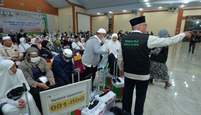 Jemaah Haji Kloter I Tiba di Medan, Pj Sekda Sumut: Semoga Jadi Haji Mabrur