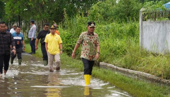 Serius Tangani Banjir, Wali Kota Tanjungbalai Tinjau Titik Rawan di Kelurahan Sirantau