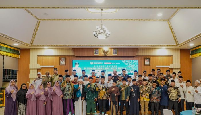 Rico Waas Jamu Qori Internasional di Rumah Dinas