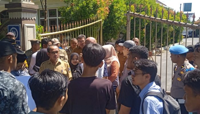 ‎Beasiswa Mandek, Mahasiswa Tegur Pemko dan DPRD Tebing Tinggi Lewat Aksi Damai  ‎