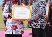 Guntur Wahono Terima Penghargaan dari Gubernur Jatim, Diakui Sebagai Penggerak Koperasi Desa