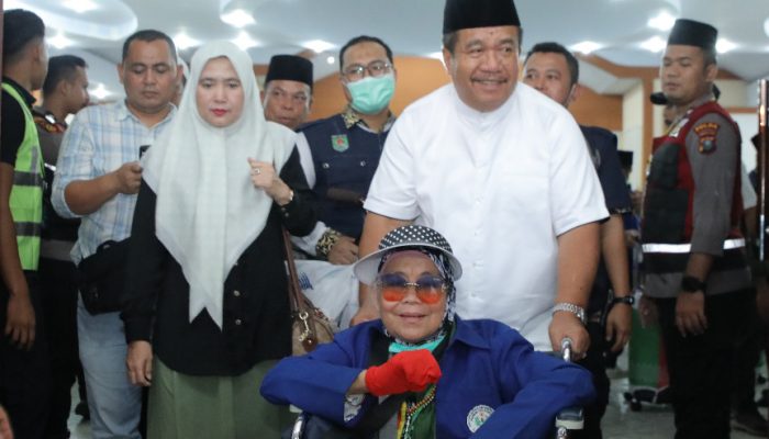 Sakit, Pasutri Jema’ah Haji Dijemput Bupati Asahan