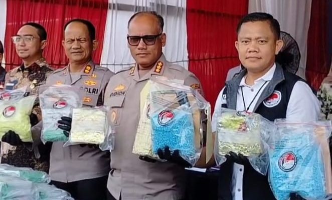 Ngaku Cuma Antar, Paman-Keponakan Dibekuk Bawa 30 Kg Sabu dan 20 Ribu Butir Inex