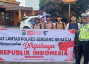 Polantas Serdang Bedagai Bagi-Bagi Bendera dan Nasehat Lalu Lintas, Biar Nasionalisme dan Keselamatan Sama-Sama Menyala