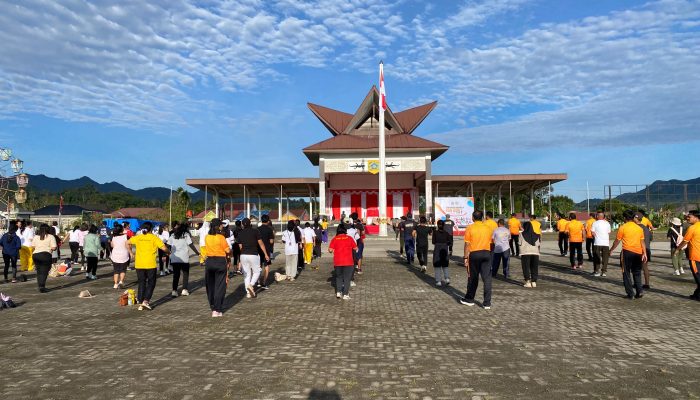 Polres Pakpak Bharat Ajak Warga “Keringetan Bareng” di Lapangan Napasengkut