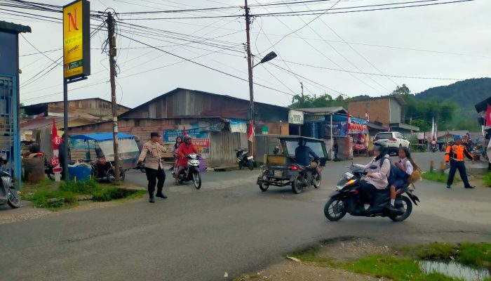 Pagi-Pagi Sudah di Jalan, Polres Pakpak Bharat Gelar Strong Point Biar Lalu Lintas Lancar