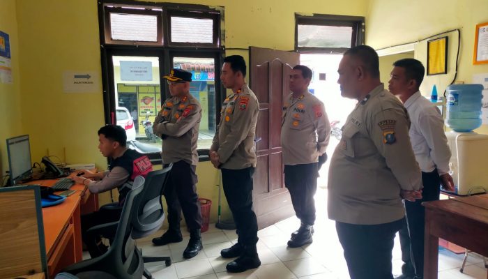 Kapolres Pakpak Bharat Keliling Cek Ruangan, Biar Pelayanan Nggak Asal Jalan