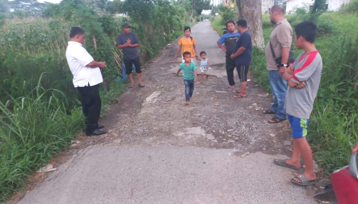 Terima Aduan Warga, Binsar Simarmata Desak Pemko Medan Perbaiki Jalan Bunga Rampai VII