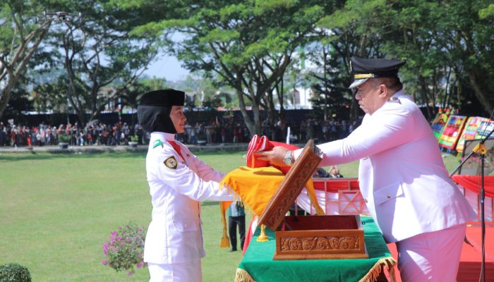 Taufik Zainal Abidin Siregar Irup HUT ke-80 RI Di Alun–alun Rambate Rata Raya