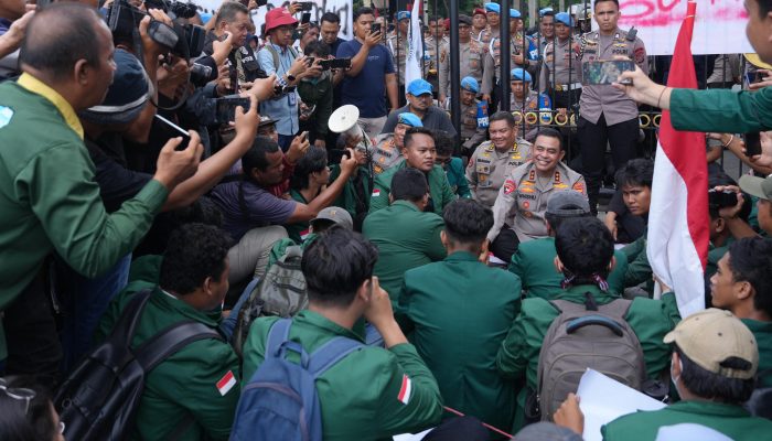 Kapolda Sumut Rangkul BEM USU, Aksi Demo Jadi Ajang Silaturahmi
