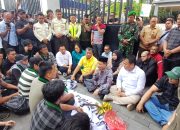 Minus Ketua, 3 Pimpinan DPRD Medan Duduk Bersila Bareng Massa HMI