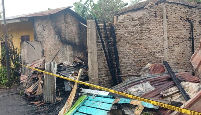 Kebakaran di Jalan Pinguin, Dua Orang Luka, Kerugian Ditaksir Rp100 Juta