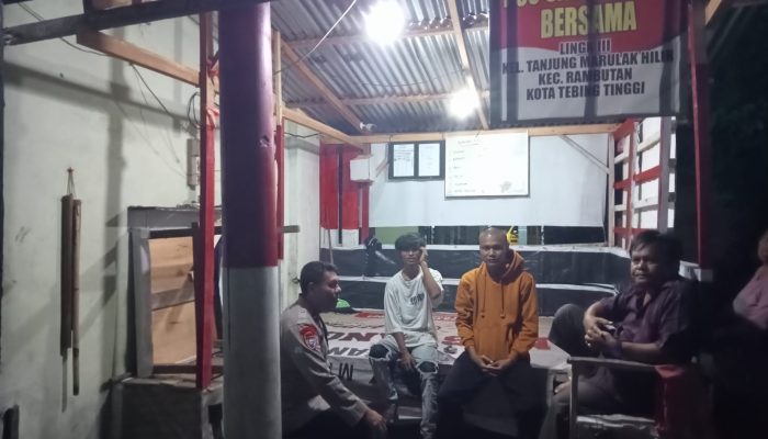 ‎Bhabinkamtibmas Polsek Rambutan Sambangi Pos Sat Kamling di Tanjung Marulak Hilir