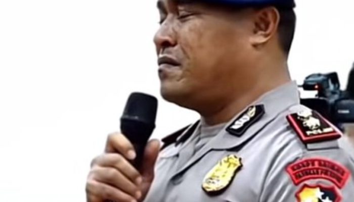 ‎Tangis Kompol Cosmas: Saat Seragam Harus Ditanggalkan dengan Luka  ‎