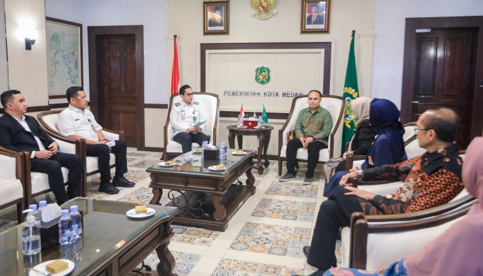 Bangga! Pemuda Medan Ikut AIYEP, Rico Waas Titipkan Buku Budaya Kota