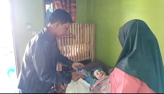 Belasan Tahun Terbaring, Zuhari Jenguk Nek Noridah di Sialang Buah