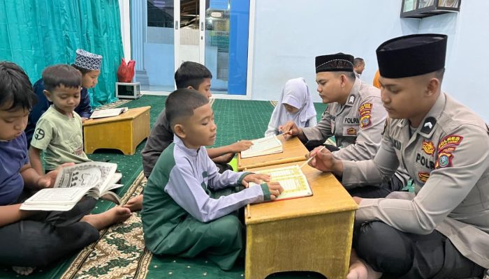 ‎Polres Tebing Tinggi Tanamkan Nilai Keagamaan Lewat Kegiatan Ngaji untuk Anak-Anak  ‎