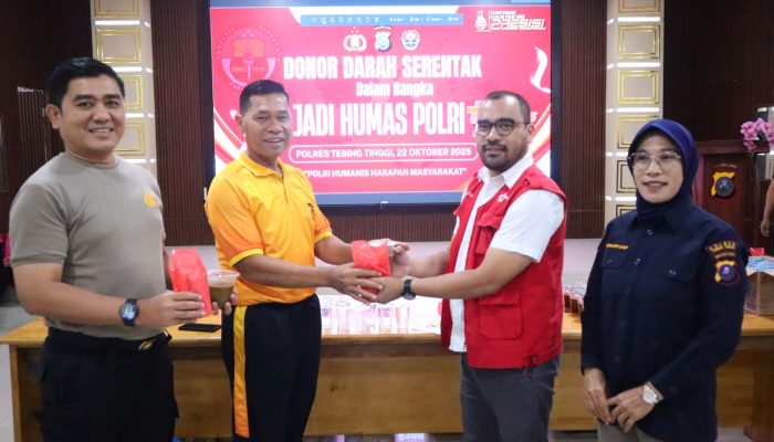 ‎Semarak Hari Jadi Humas Polri ke-74, Kapolres Tebing Tinggi Pimpin Aksi Donor Darah  ‎