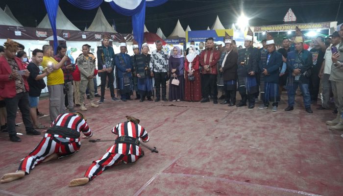 Disaksikan Wakil Bupati Asahan, Etnis Simalungun Tampilkan Gondrang, Tor-Tor Sombah Dan Manurduk Dayok Nabinatur