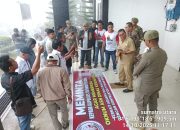 Pengunjuk Rasa Tuntut Sekretaris Dinas Kesehatan Tapsel Dicopot