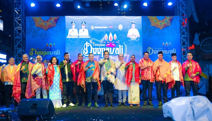 Rico Waas Ajak Warga Hidupkan Kembali Cahaya dalam Keluarga di Perayaan Deepavali