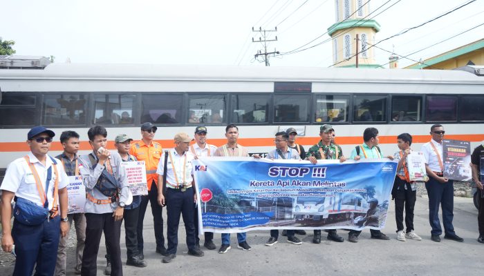 KAI, Railfans, dan Misi Mulia Menyelamatkan Pengguna Jalan dari Takdir Tragis di Rel Binjai