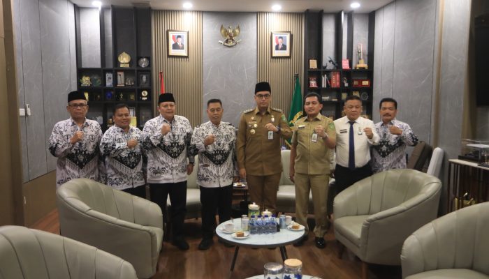 Wali Kota Medan Ajak Guru “Upgrade Diri”: Tantangan Zaman Sekarang Bukan Lagi Kapur dan Penghapus, Tapi Viral dan Polisi
