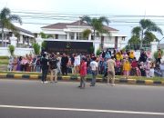 Ratusan Warga Geruduk PN Sergai:Bebaskan Ustaz yang Dikriminalisasi