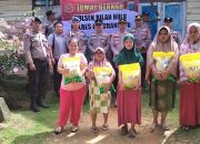 Polsek Bilah Hulu Bagi-Bagi Sembako di Aek Nabara, Jumat Pagi Jadi Sedikit Lebih Berkah