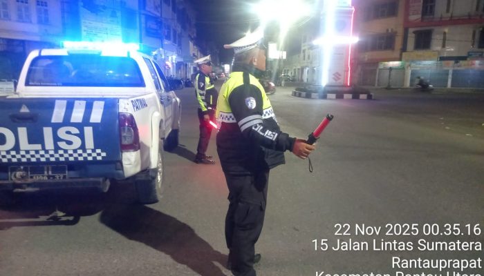 Satlantas Polres Labuhanbatu Gelar Patroli Blue Light di Jalinsum, Begini Suasananya