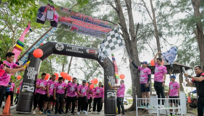 Fun Run dan Senam Powerfit Meriahkan Hari Ibu di Pantai Cermin