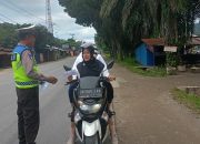 Sat Lantas Polres Labuhanbatu Ajak Warga Aek Natas Tertib di Jalan Lewat Brosur Ops Zebra Toba 2025
