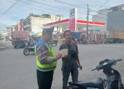 Sat Lantas Polres Labuhanbatu Bagikan Teguran Tertulis di Operasi Zebra Toba 2025