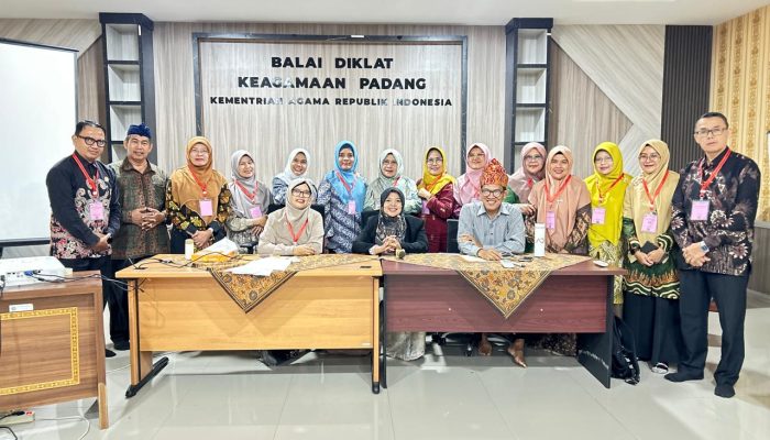 Kepala MAN 1 Tanah Datar Ikuti Diklat Kurikulum Berbasis Cinta di BDK Padang