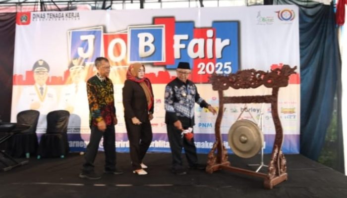 Bupati Blitar Buka Job Fair 2025, Percepat Penyerapan Tenaga Kerja Dan Tekan Pengangguran