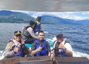 Tembus Banjir dan Jalan Putus, Kapolres Solok Kota Gunakan Kapal Boat Salurkan Bantuan ke Warga Terisolasi