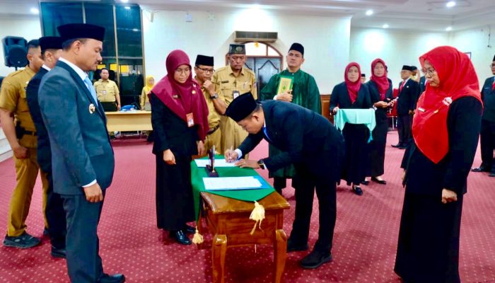 Wali Kota Tanjungbalai Lantik 12 Pejabat Administrator, Pengawas dan Fungsional