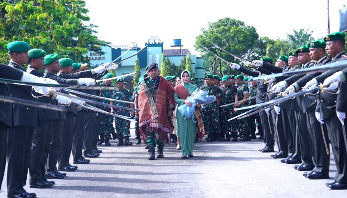 Pelepasan Mayjen TNI Rio Firdianto dan Ibu Galuh Rio Firdianto oleh Pangdam l/BB bersama Ketua Persit KCK Daerah l/BB