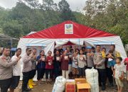 Polres Sibolga Bagikan Bansos untuk Korban Banjir dan Longsor