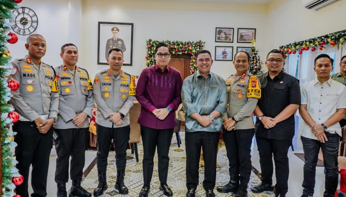Pererat Kebersamaan Natal, Wali Kota Medan Hadiri Open House Kapolda Sumut