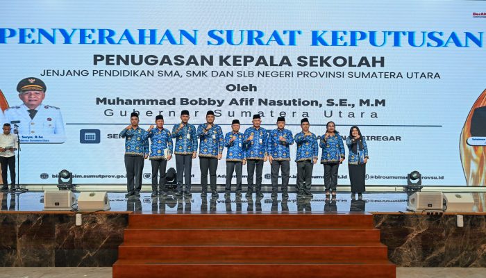 Serahkan 248 SK Kepala Sekolah, Gubsu Ingatkan: Jangan Ada Pungli, Jangan Bikin Murid Makin Pusing