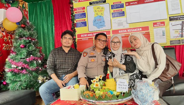 Ulang Tahun di Pos Pam: Iptu Nizar Dikejutkan Keluarga, Polisi Tetap Manusia Biasa