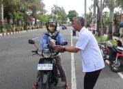 Perhutani Blitar Bagikan Ratusan Bibit Pohon, Gaungkan Gerakan Hijaukan Negeri Pulihkan Bumi